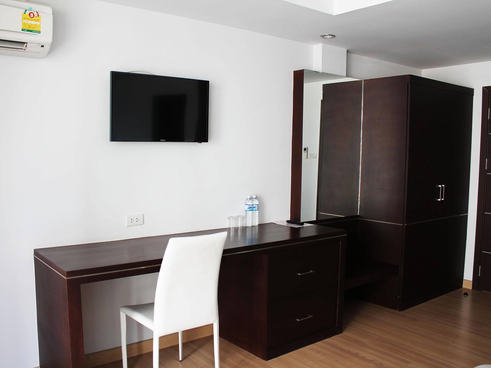 Duo Residence Jomtien Buitenkant foto
